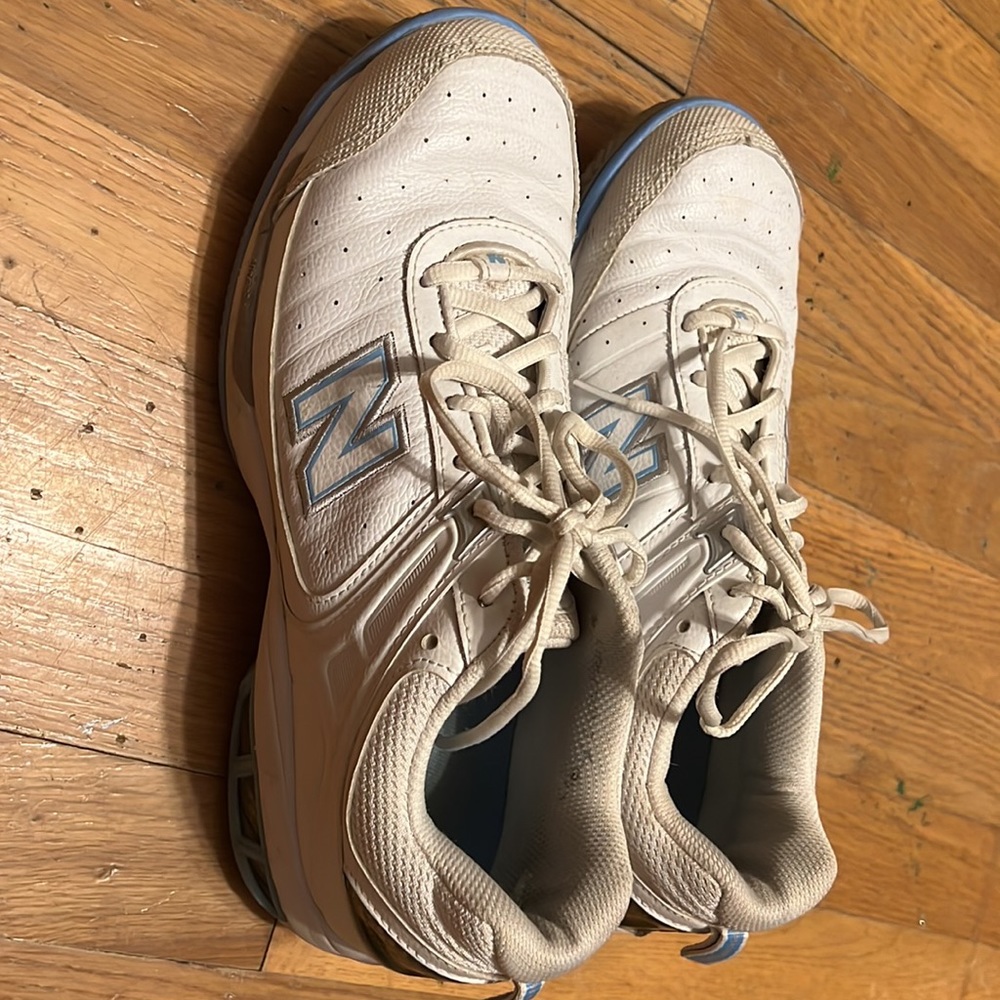 White Nike tennis shoes